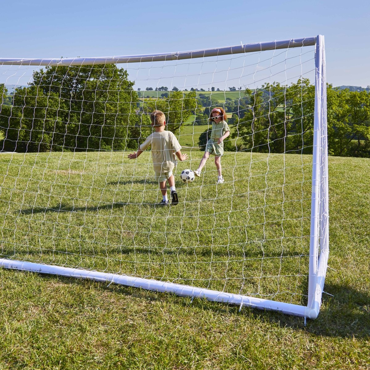 Rebo Portable PVC Locking Football Goal - 12 x 6FT