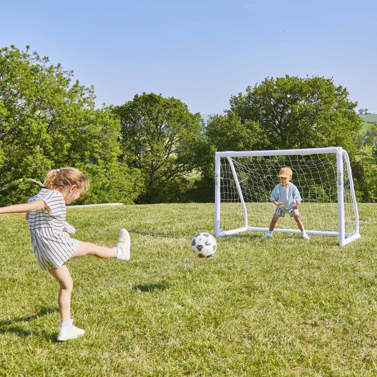 Rebo Portable PVC Locking Football Goal - 6 x 4FT