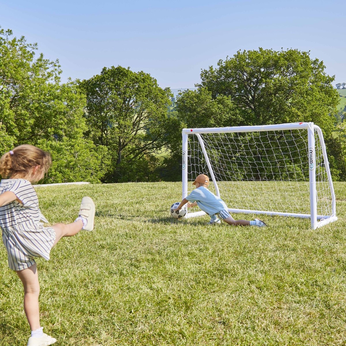Rebo Portable PVC Locking Football Goal - 6 x 4FT
