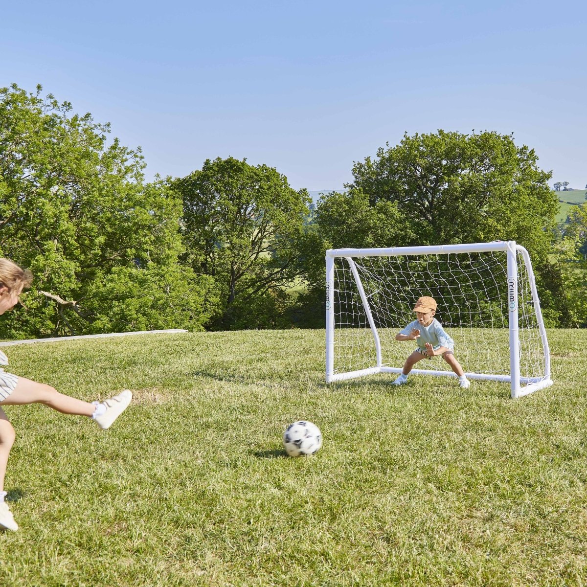Rebo Portable PVC Locking Football Goal - 6 x 4FT