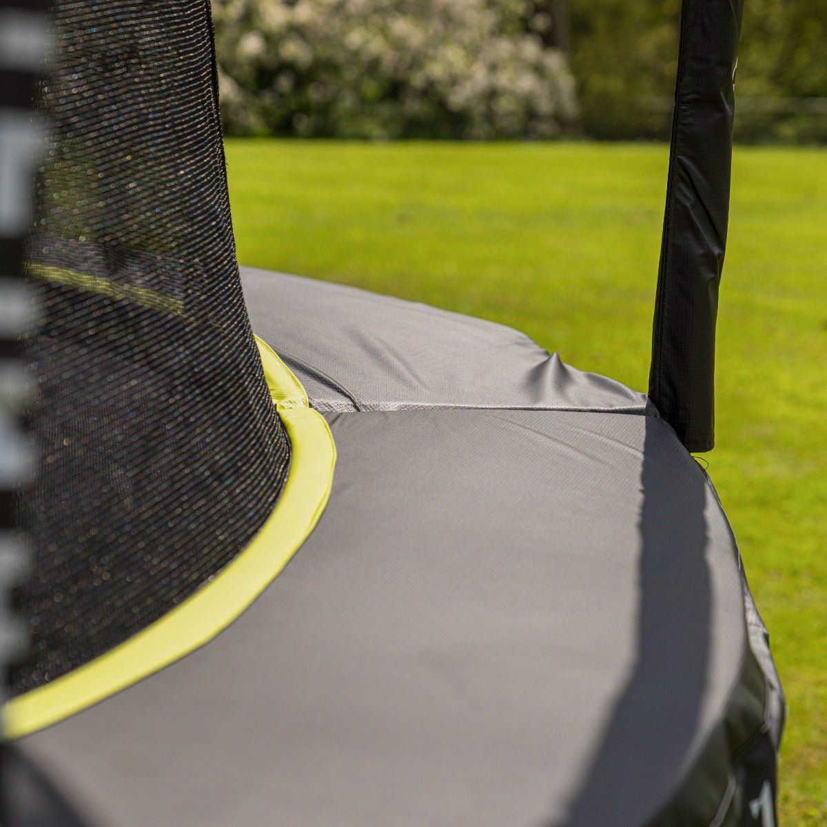 Rebo Summit Oval Trampoline and Safety Enclosure - Summit 1400