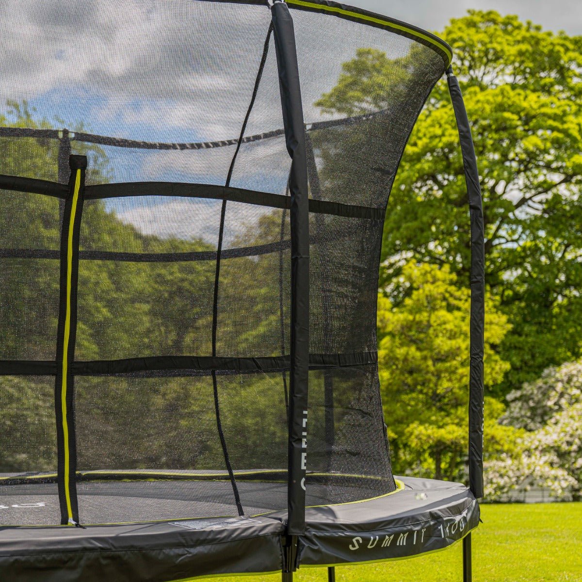 Rebo Summit Oval Trampoline and Safety Enclosure - Summit 1400
