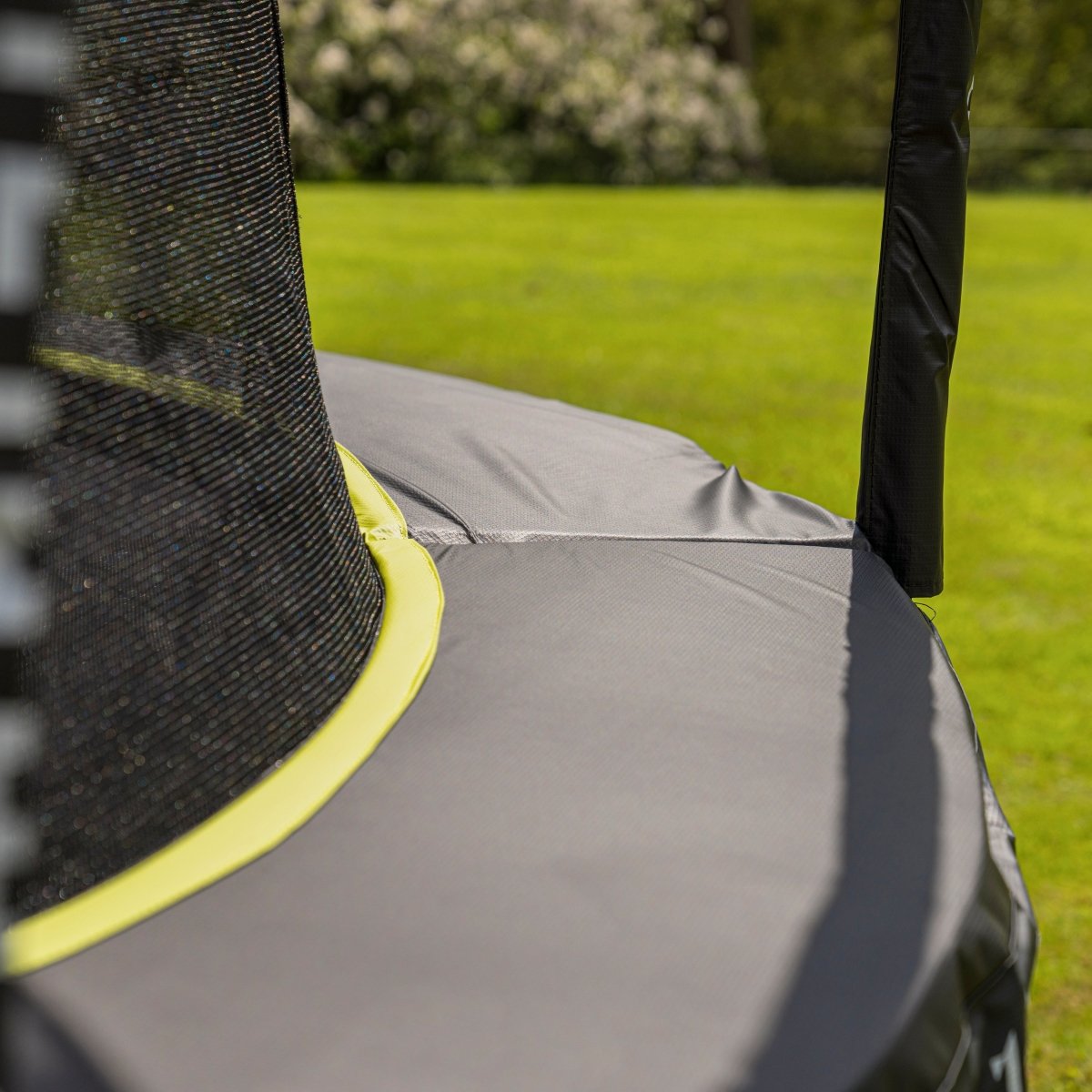 Rebo Summit Oval Trampoline and Safety Enclosure - Summit 1600